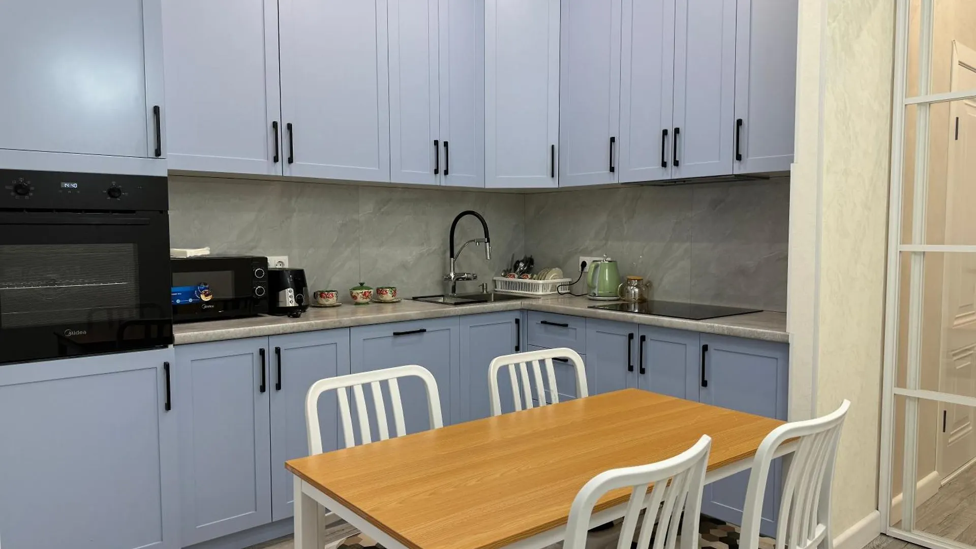 Comfort City Lux Almaty 0*,